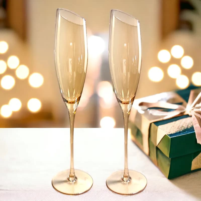How to Pour Champagne Correctly Without Losing Bubbles
